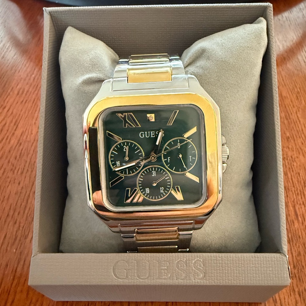 BRAND NEW men’s Guess watch